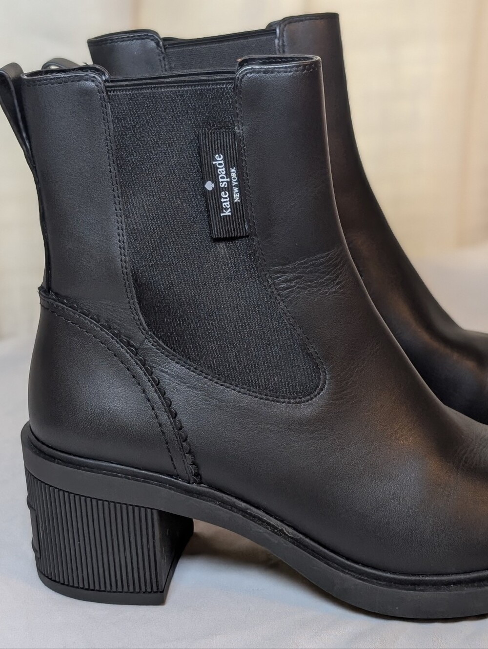 Kate Spade Drew Heeled Chelsea Bootie Size 8B Black Quiet Luxury Ankle Boot - Picture 2 of 14